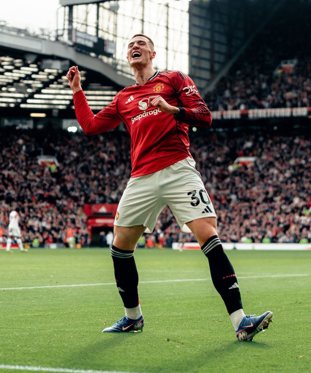 Kalau Manchester United menang dan Benjamin Sesko cetak gol lagi hari ini, gue bakal bagiin THR berupa saldo gopay untuk salah satu FOLLOWERS yang retweet dan komen di postingan ini! 👇🏽

#utdfocusid