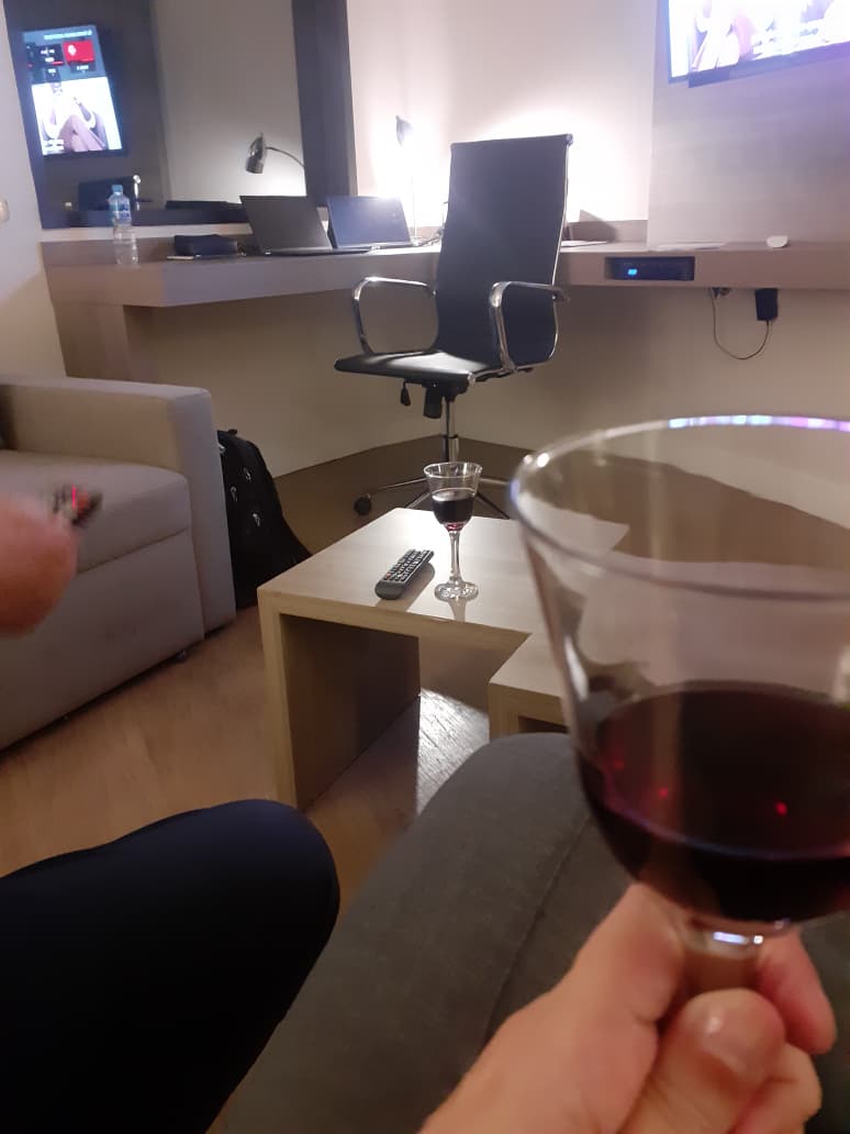 gegetheron's tweet photo. O ano começa depois do Carnaval.  Estou por aí!!! 🍷🍷
#staybridgeItaim https://t.co/CyStn4A9tj