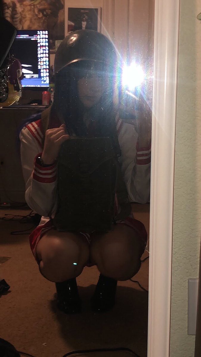 World_Devourer_'s tweet photo. Holy larp anyways here is my new bag i got the other day it is a 1945 US military cleve canvas bag along with my helmet i got early last year :P #KonataIzumi #LuckyStar #Cosplay https://t.co/mQz7dLtxX6