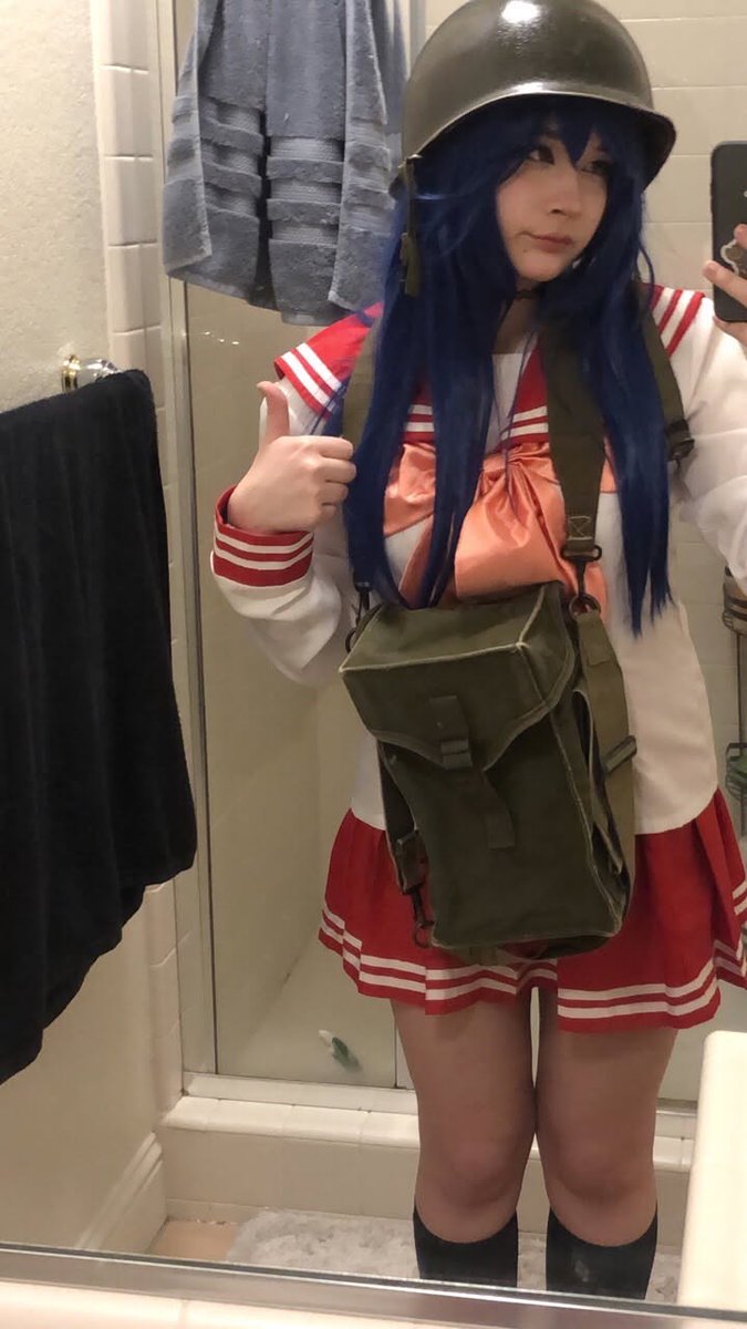 World_Devourer_'s tweet photo. Holy larp anyways here is my new bag i got the other day it is a 1945 US military cleve canvas bag along with my helmet i got early last year :P #KonataIzumi #LuckyStar #Cosplay https://t.co/mQz7dLtxX6