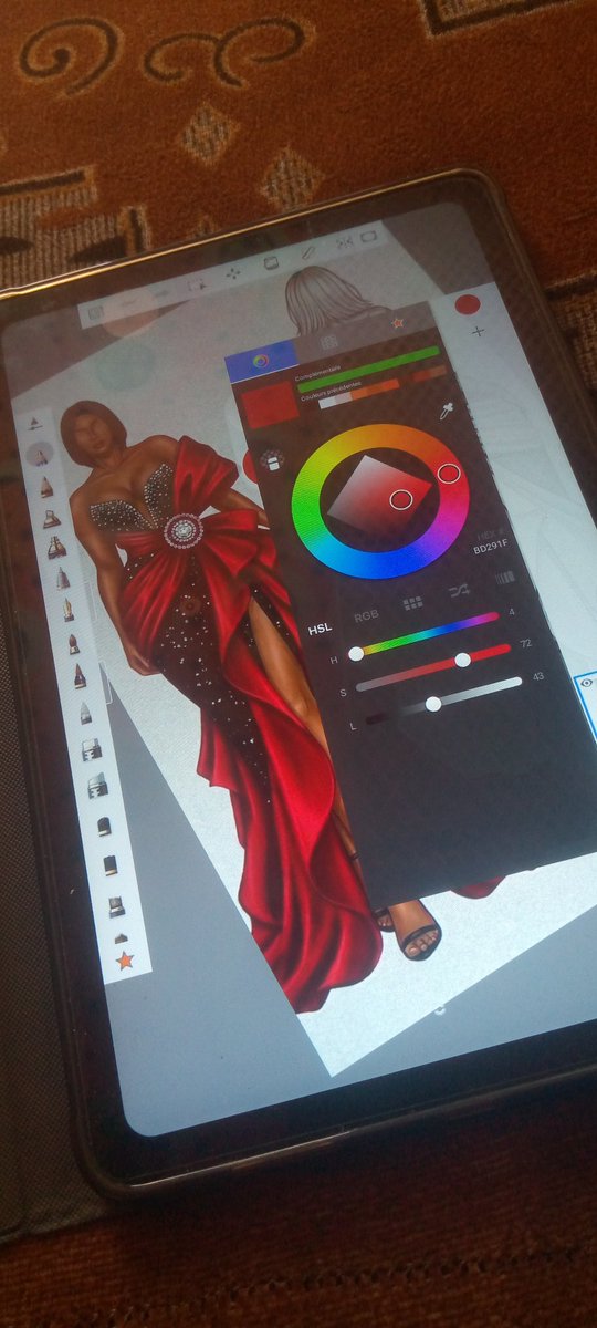 Lolart2000's tweet photo. Si je ne dessine que les mannequins de taille fine, les autres se sentiront offusqués.

Une créa pour celle qui n'aiment pas passer inaperçues.

#fashion #fashiondesign https://t.co/2TD92zCStN