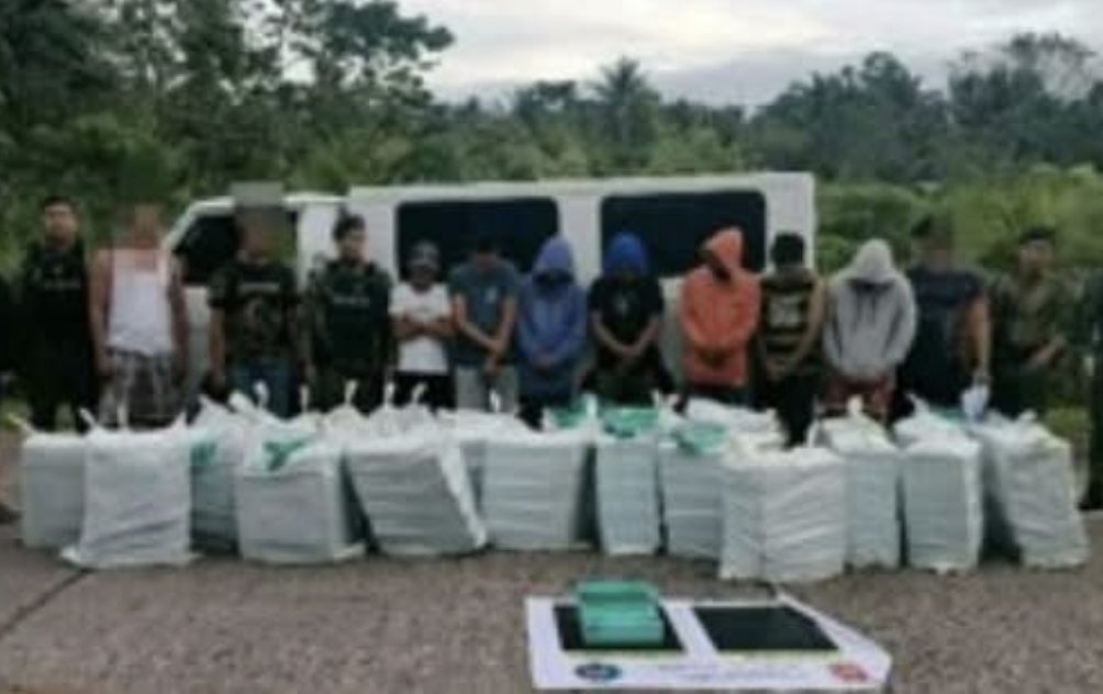 PCADG_MIMAROPA's tweet photo. Php1.25M halaga ng smuggled na sigarilyo, nasabat sa Davao Oriental; 7 indibidwal, arestado
https://t.co/H0Y6sPWP7f

#PCADGMIMAROPA 
#ToServeAndProtect 
#bagongpnpparasabagongpilipinas 

DISCLAIMER:
CTTO of the photos, videos, and optics. No copyright infringement. https://t.co/VRVuukJV4T