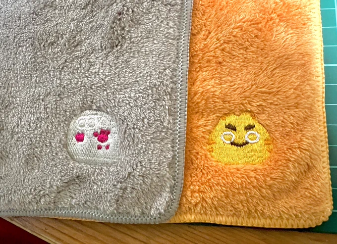 20時頃からboothで通販開始します 通販価格になっています。 ・フカフカ刺繍ハンカチ 煉/宇 ・宇煉本「たちのわるいひと」 ・再版ログ本「このあいだ」 が追加されます