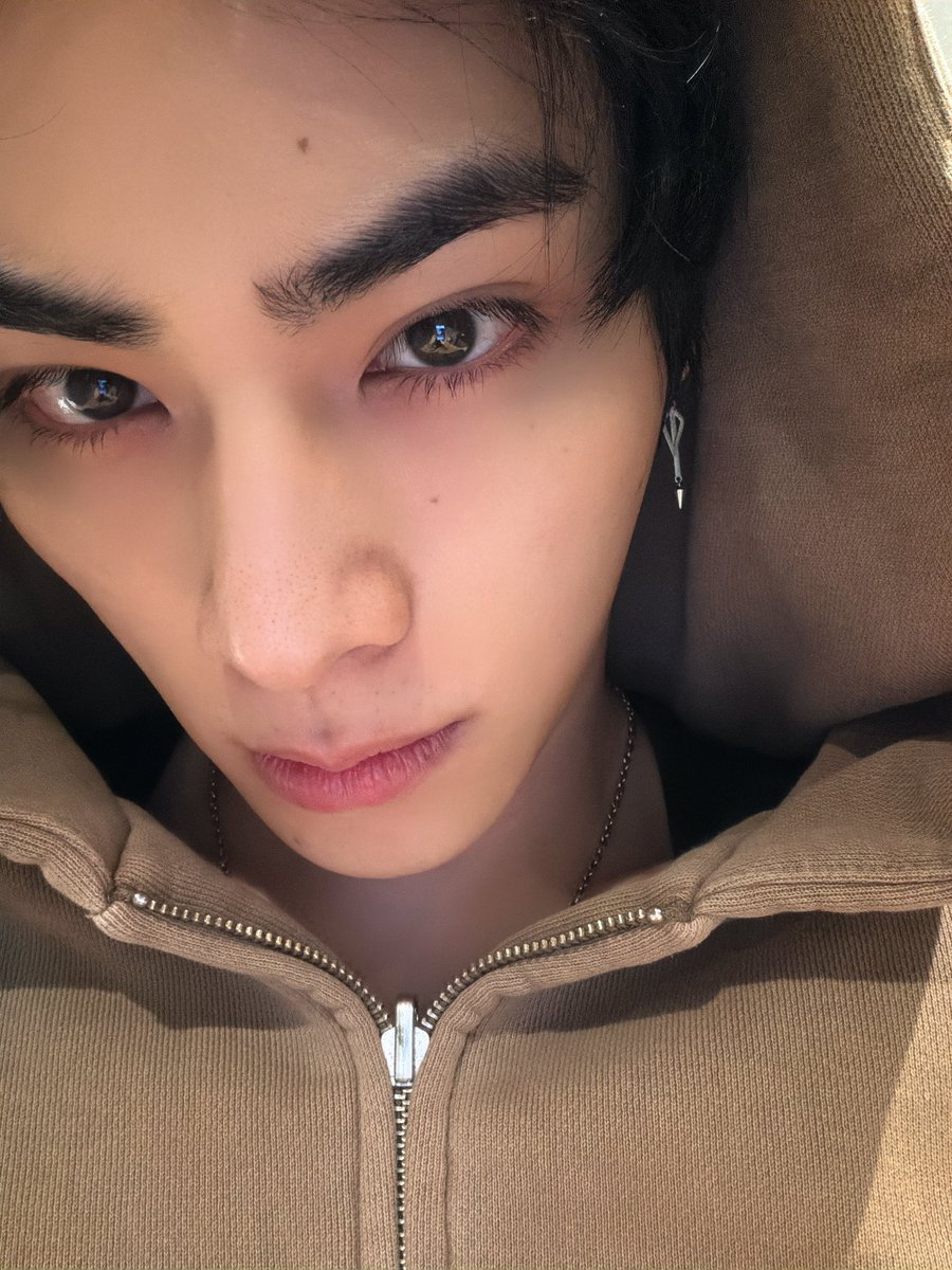 He looks so sexy with all those moles being visible