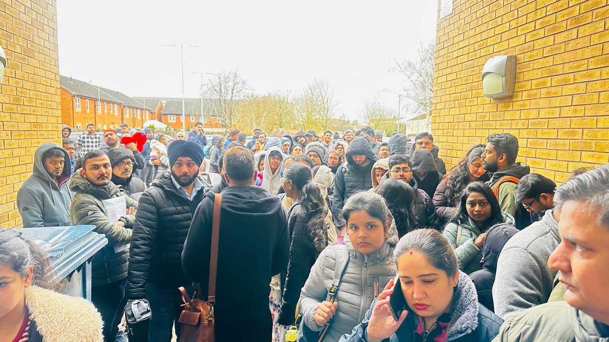 CGI_Bghm's tweet photo. Over 400 community members availed services at our Consular Camp in Leamington last Saturday. The applicants were assisted with OCI, passport and other consular services. Serving the community 🇮🇳 #ConsularCamp #CommunityService @MEAIndia @IndianDiplomacy @HCI_London https://t.co/rM27ljhmbH