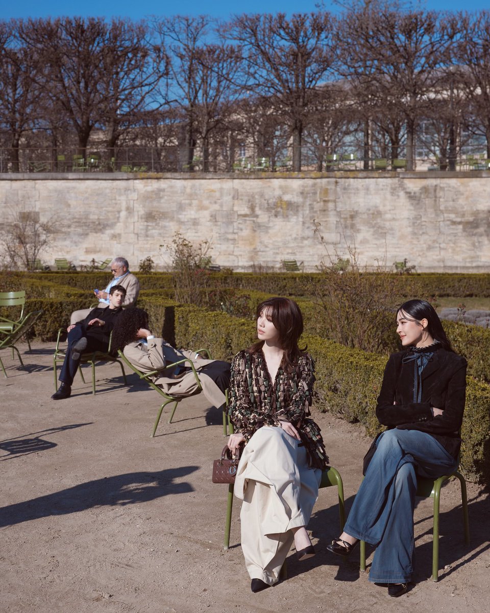 bigdanwangkk's tweet photo. The epitome of Dior elegance. Lingling and Orm are truly the main characters of Paris Fashion Week.

LINGORM BA DIOR AT PFW26
#LingOrmDiorAW26
#LingOrm
#LinglingKwong #OrmKornnaphat
#Dior #DiorAW26 #PFW
@Dior @linglingsirilak @ormmormm https://t.co/NjZljVrRzh