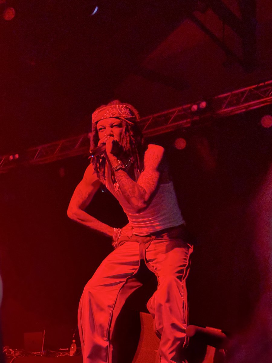 notelocked's tweet photo. fire concert, jiddy the goat https://t.co/igFivXOo65