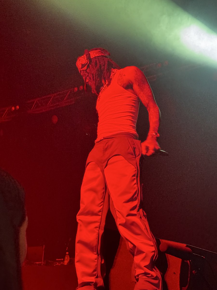 notelocked's tweet photo. fire concert, jiddy the goat https://t.co/igFivXOo65