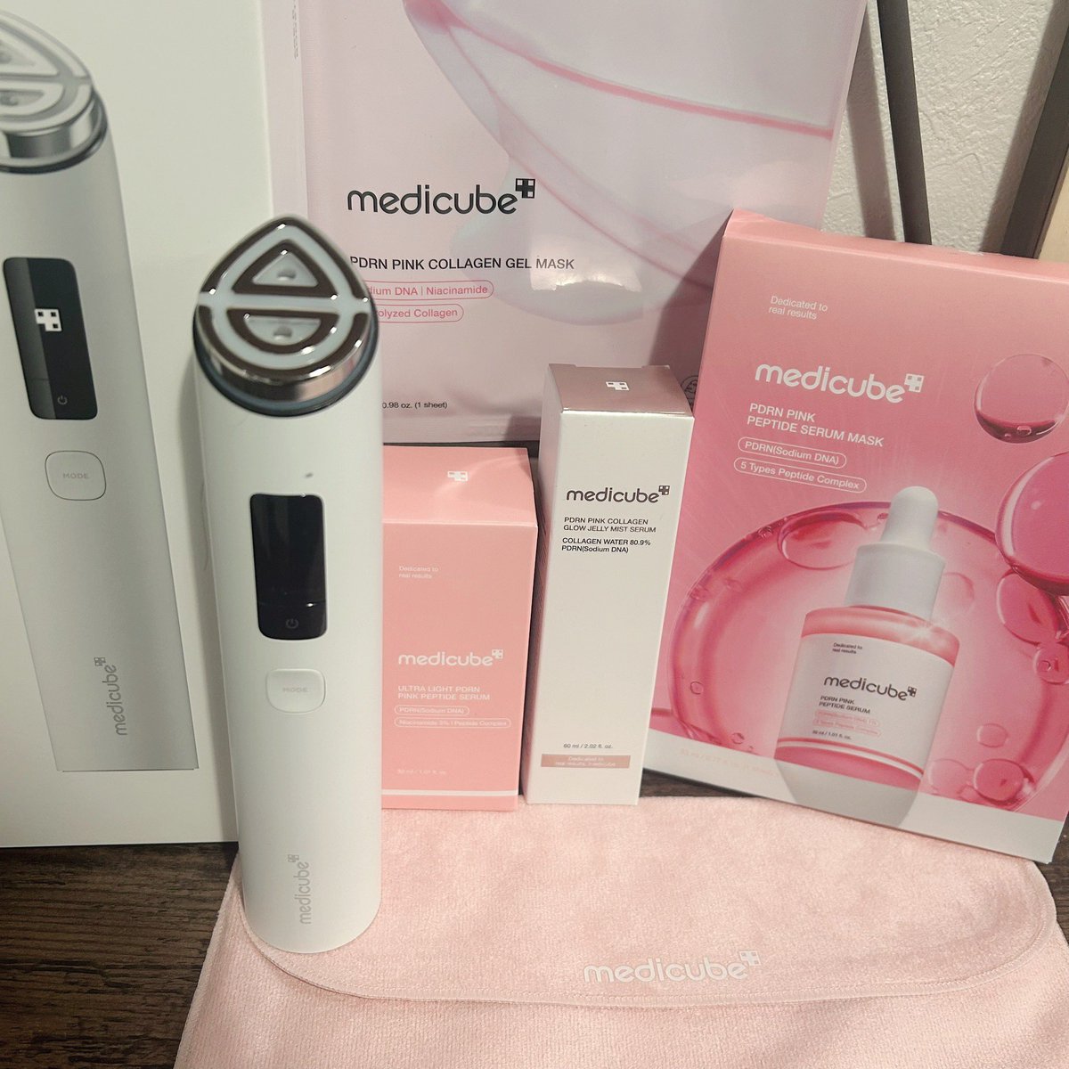 medicubeの美顔器ブースタープロX2と PDRNセラムのセットやパックなど