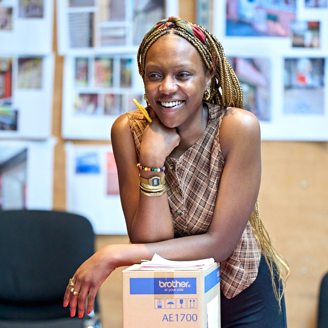LyricHammer's tweet photo. The moment has arrived. It’s your first look at Jaja’s African Hair Braiding in the rehearsal room 👀

The UK premiere of this Tony-Award winning play begins performances on 18 March. Don’t delay, snap up your tickets before they’re all gone💸 https://t.co/1GNpG881vS