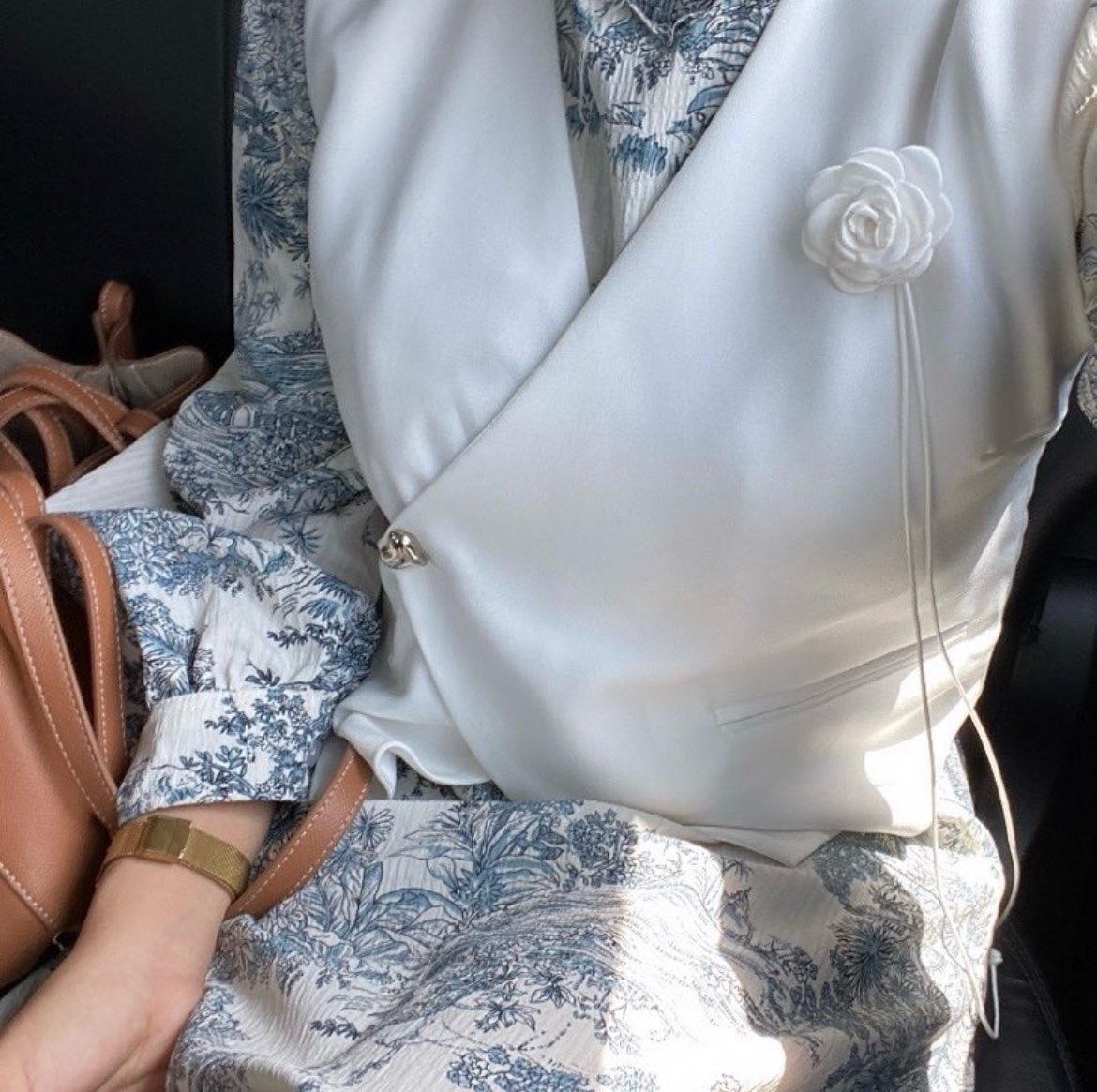 mexrmaids's tweet photo. kalian harus liat mix and match outfit ini... 

beneran cakep banget dress motif di padukan sama vest polos gini. cocok buat dipakai ke berbagai acara ✨‼️ https://t.co/6Crho22lh2