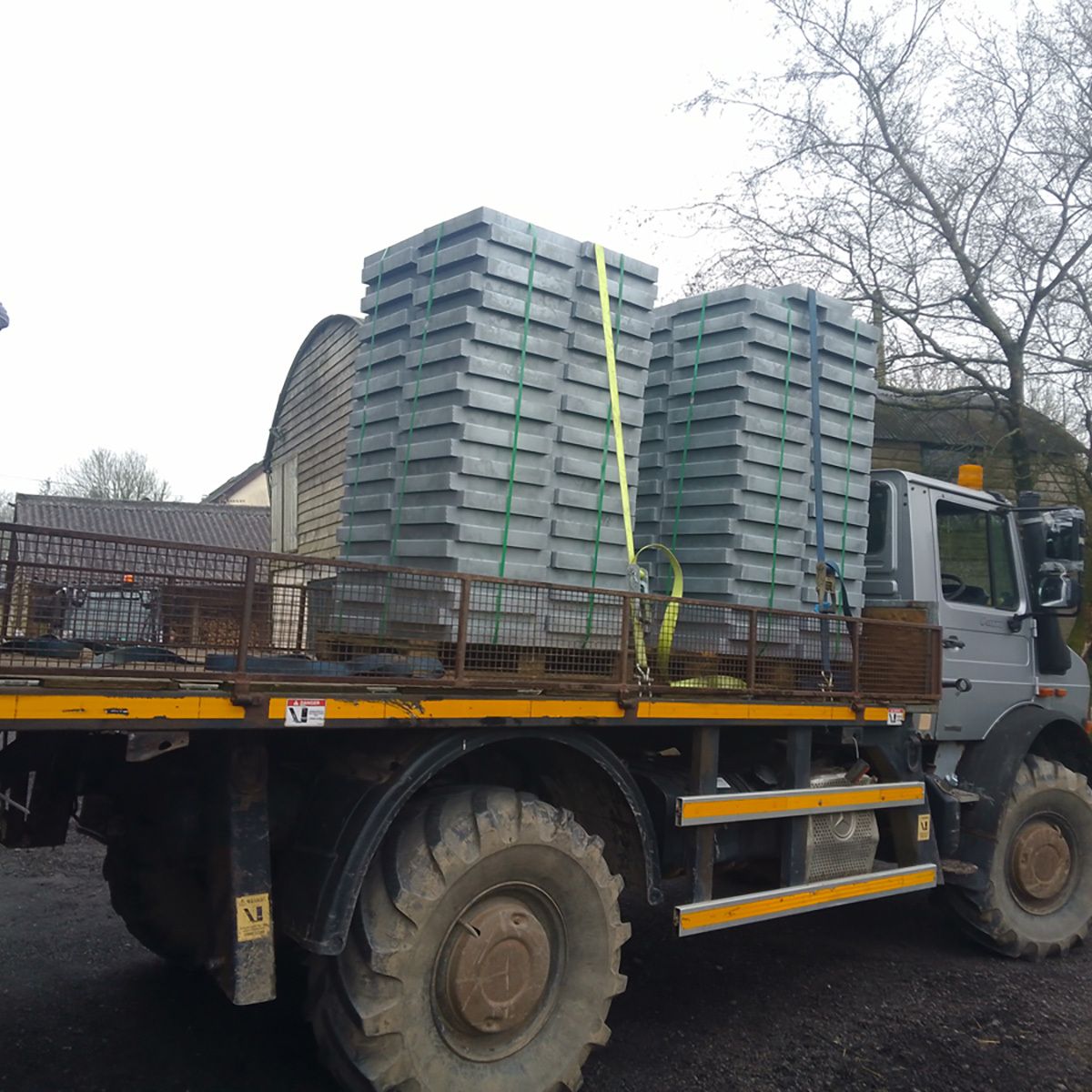 BeesBishops's tweet image. Loaded and heading out.

310 insulated steel Langstroth roofs collected today by Quince Honey Farm.

Loaded and on the move.

#Beekeeping #Langstroth