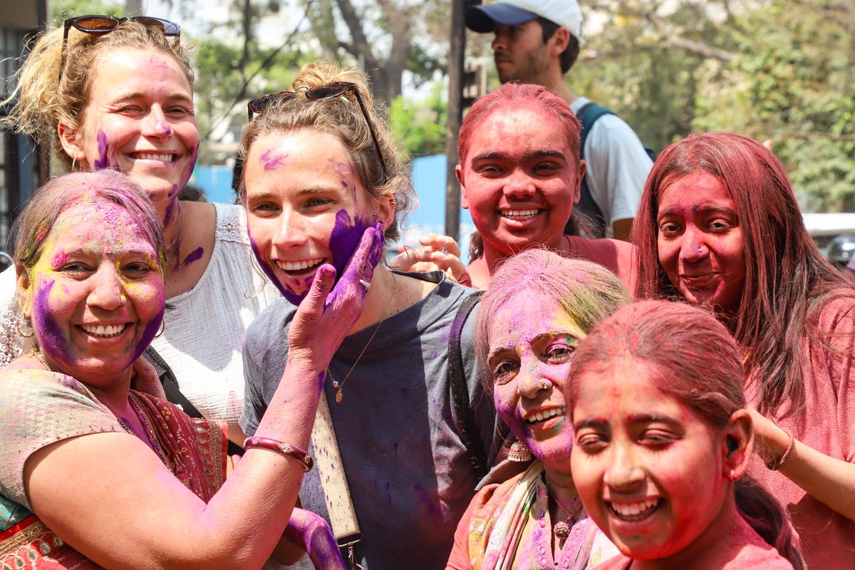 airnews_abad's tweet image. રાષ્ટ્રપતિ, ઉપરાષ્ટ્રપતિ અને પ્રધાનમંત્રીએ દેશવાસીઓને હોળીની શુભેચ્છા પાઠવી

#Holi2026 #HoliCelebrations #Greetings