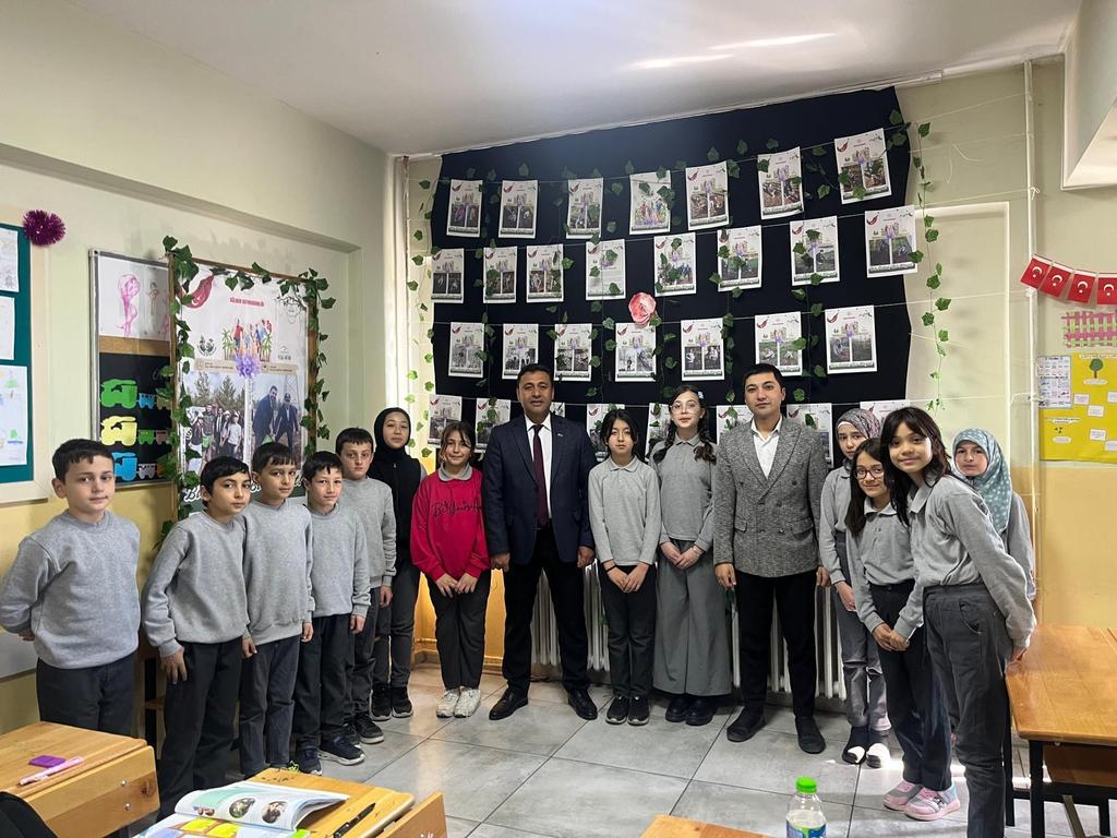 GulnarMEM's tweet photo. Gülnar İlçe Milli Eğitim Müdürümüz Hüseyin KADİM Maarifin Kalbinde Ramazan etkinlikleri kapsamında 100.Yıl Ortaokulunu ziyaret etmiştir.
@GulnarKaymakam 
@ismailsnl04 
@MersinMEM 
@Muhammed0744 
@FatihBurgut 
@h_kadim33 https://t.co/pQalsbySVu