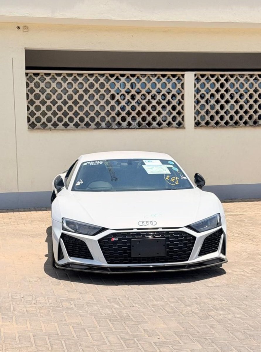 Dennohspinner's tweet photo. The first Audi R8 in East Africa just landed in kenya 🔥
The racing scene is getting spicier everyday 👌
Here are some key specs:
*Engine and Performance*
- Engine: 5.2L V10 Petrol
- Power: 532-612 hp
- Torque: 540-580 Nm
- 0-100 km/h: 3.2-3.7 seconds
- Top Speed: 331 km/h https://t.co/A3CxEJomX5