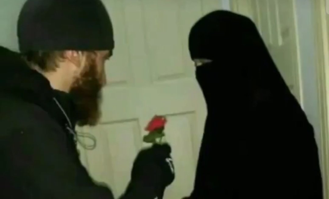 mutluluğun başka yerde olduğu avuntusuyla