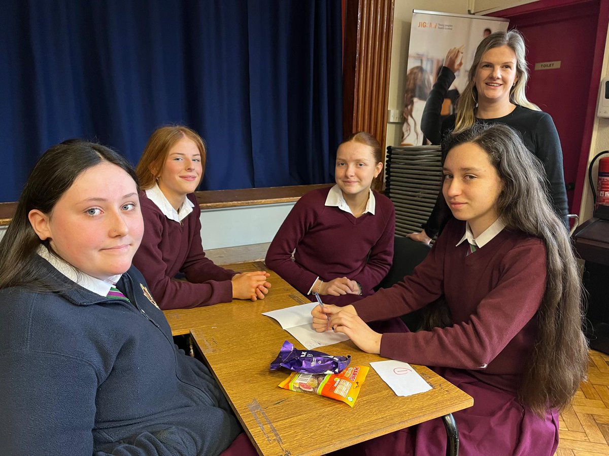 Laurel Hill Coláiste tweet media