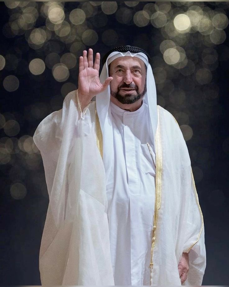 الشيخ الدكتور سلطان بن محمد القاسمي 
حاكم الشارقة - حفظه الله. 

مثقف ومؤرخ جعل من الثقافة مشروع دولة لا شعاراً.

قاد نهضة ثقافية واضحة عبر:
تحويل الشارقة إلى عاصمة ثقافية عربية وإسلامية.
تأسيس جامعات ومؤسسات تعليمية بارزة.
إطلاق معرض الشارقة الدولي للكتاب كأحد الأكبر عالمياً.