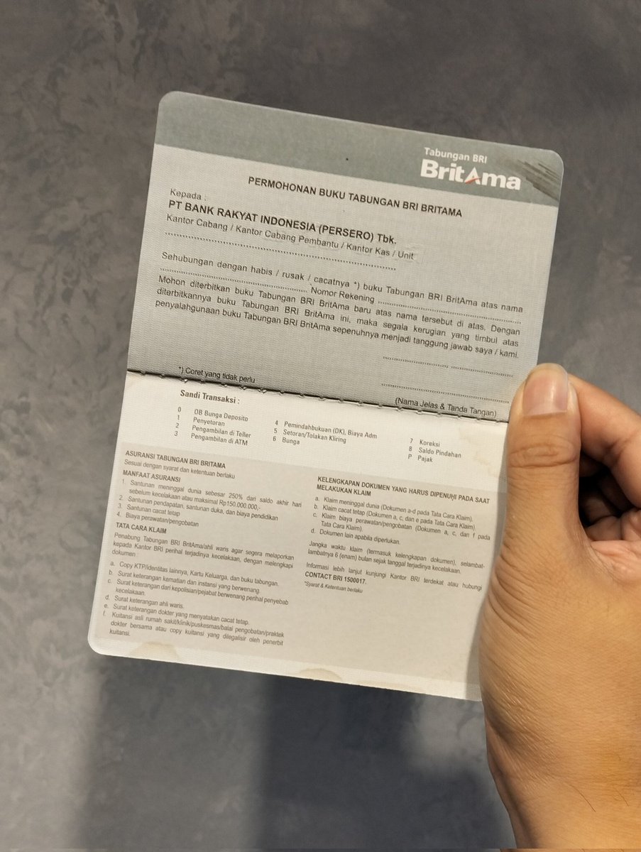 Manfaat asuransi dari tabungan BRI Britama. Baru menyadari saat baca buku tabungan bagian paling belakang. Nilainya tak besar, tetapi bermanfaat.