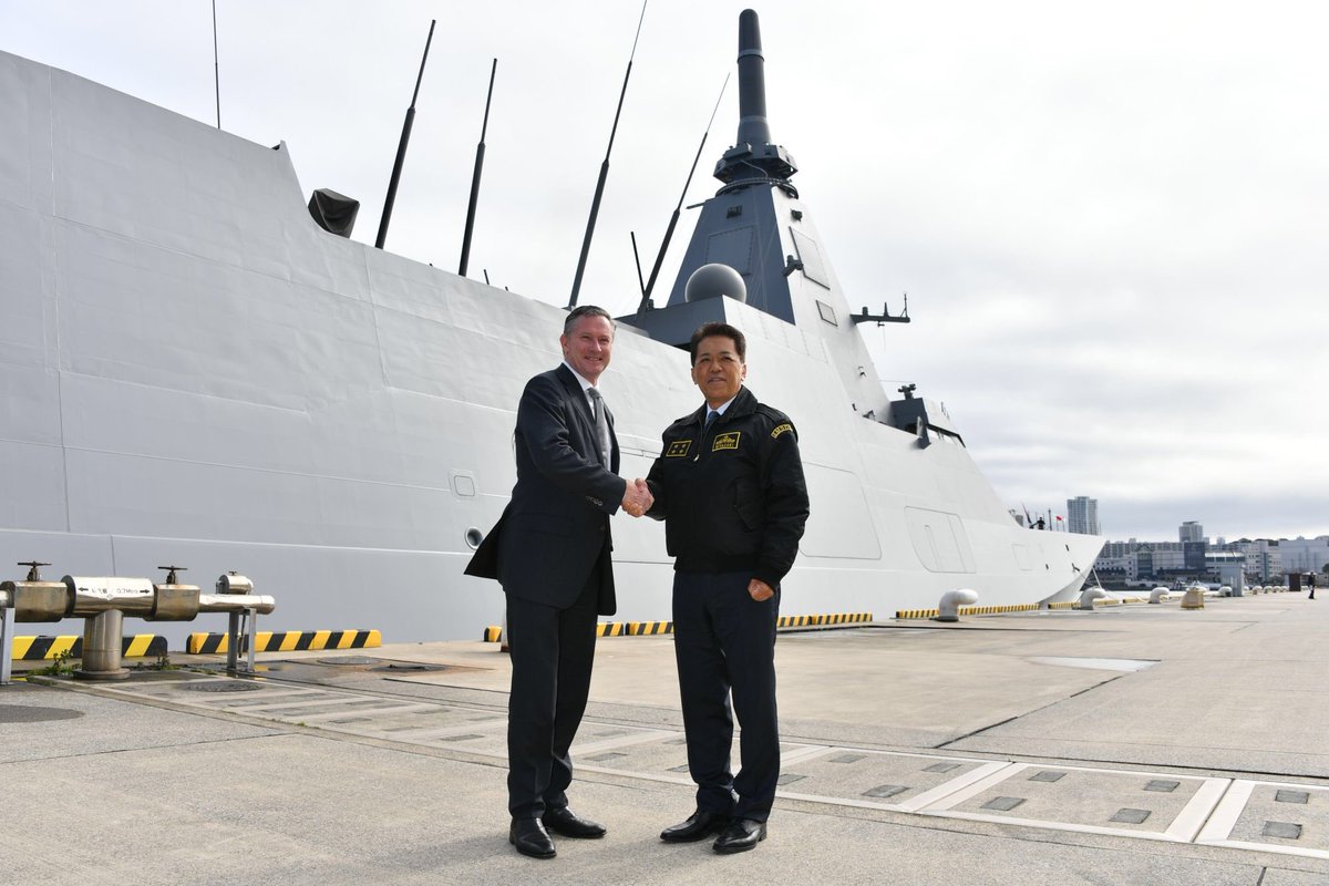 ModJapan_en's tweet photo. The Mogami-class frigate JS Kumano sailed out of Yokosuka for deployment to Australia.SMD Miyazaki and Australian Ambassador-Designate to Japan H.E. Mr. Shearer saw her off⚓Japan will deepen cooperation with🇦🇺and partners for the peace and stability of the Indo-Pacific🌎
#AUJP50 https://t.co/0im1vKR6vi