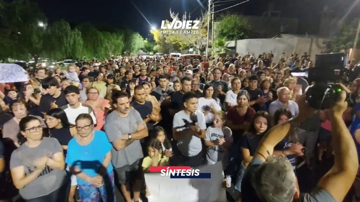 ⚖️ TENSIÓN EN LAS HERAS | SÍNTESIS
Vecinos se manifestaron en apoyo al comerciante que persiguió y abatió a un ladrón.
La Justicia analiza el grado de responsabilidad del hombre en el hecho ocurrido en Las Heras.