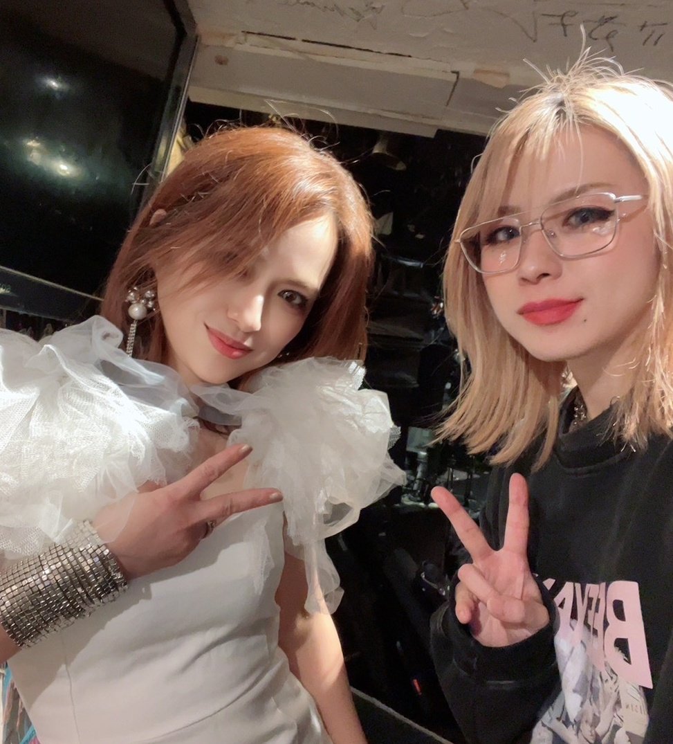 ありちゃん口元にホクロとかなかったよーな…🙄