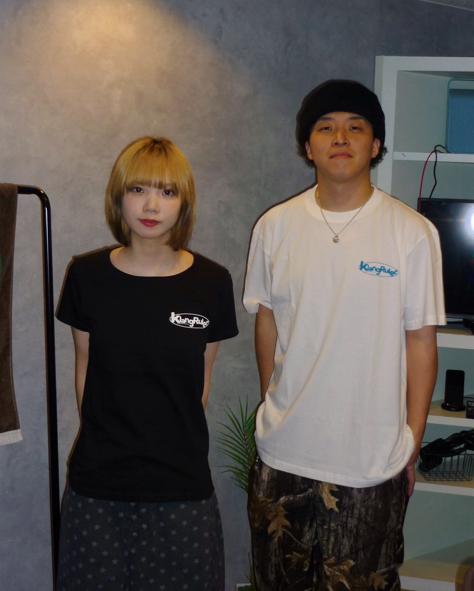 Klang_Rulerinfo's tweet photo. \\ New Goods info !!🧤//

ツアースタートまであと6日★
本日はツアーTをご紹介！
________________________

MAGNET+ TOUR T ¥5,000-
black(ALL)/white&amp;blue(TOKYO)
WM/L/XL(会場限定色はXLのみ)
________________________

Gyoshi着用:WM
SimiSho着用:XL

Magnet + Tour
https://t.co/uiiIZAbjLA https://t.co/YOIO5P4ibn