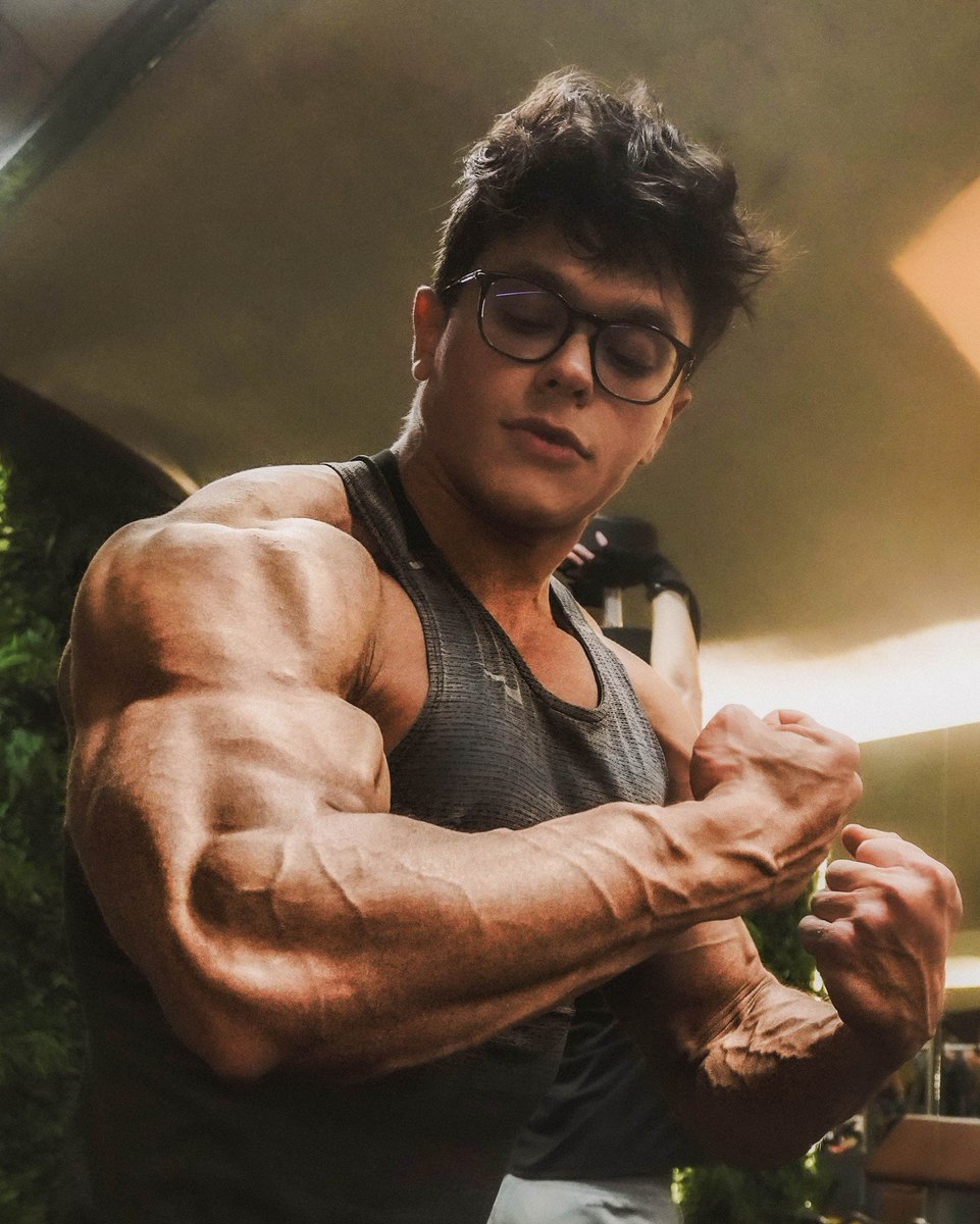 pro bodybuilder Andrew tweet media