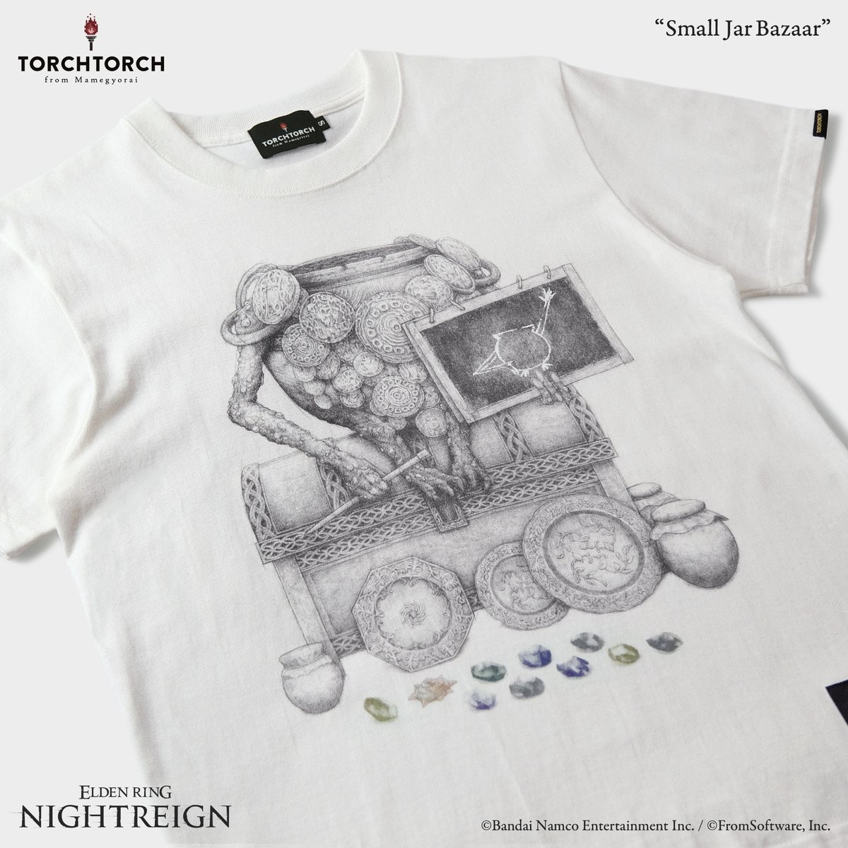 torchtorch_jp's tweet photo. 【心斎橋店リニューアル記念 先行発売①】
『ELDEN RING NIGHTREIGN』より、「小壺の商人のTシャツ」が登場です。遺物や献器の購入ですべてのプレイヤーがお世話になった小壺の姿を、イラストレーター・芳川氏@ysqw_が描き下ろしました。後日の一般販売に先駆け、心斎橋店にて先行発売いたします。 https://t.co/Ib8W2Zyfa4