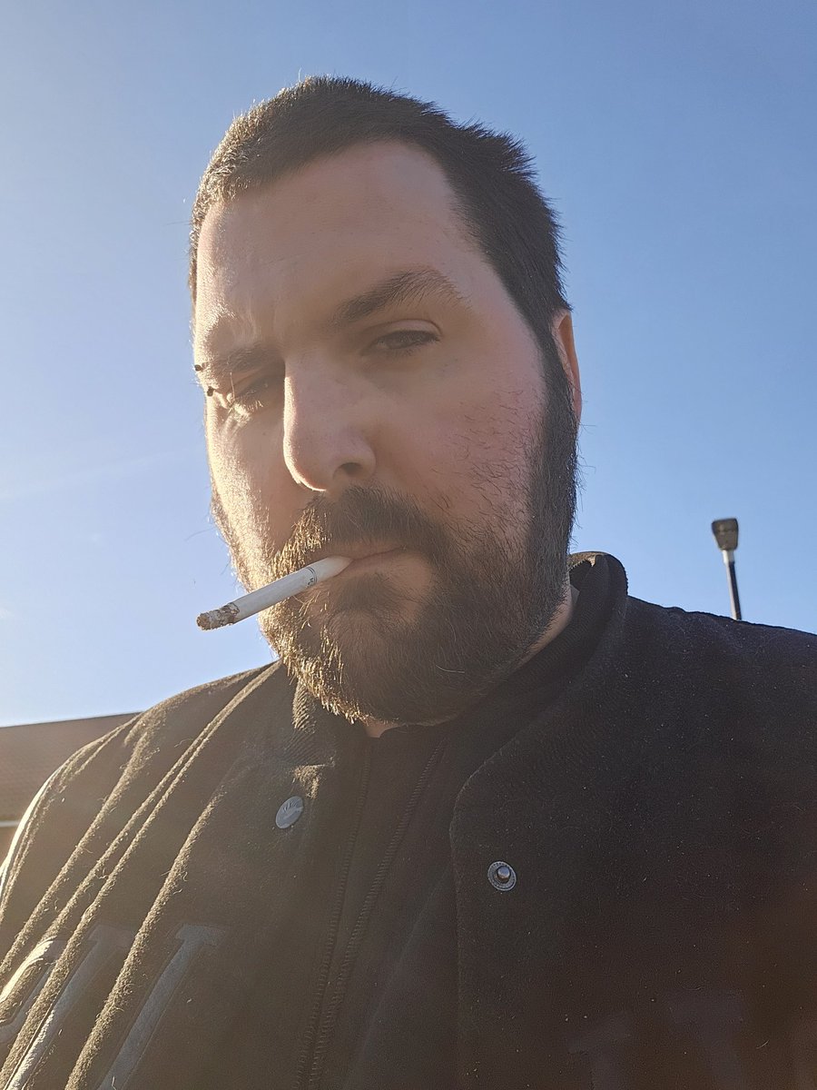 MADRHINOGAMING's tweet photo. Loving life https://t.co/LScCeVqOnR