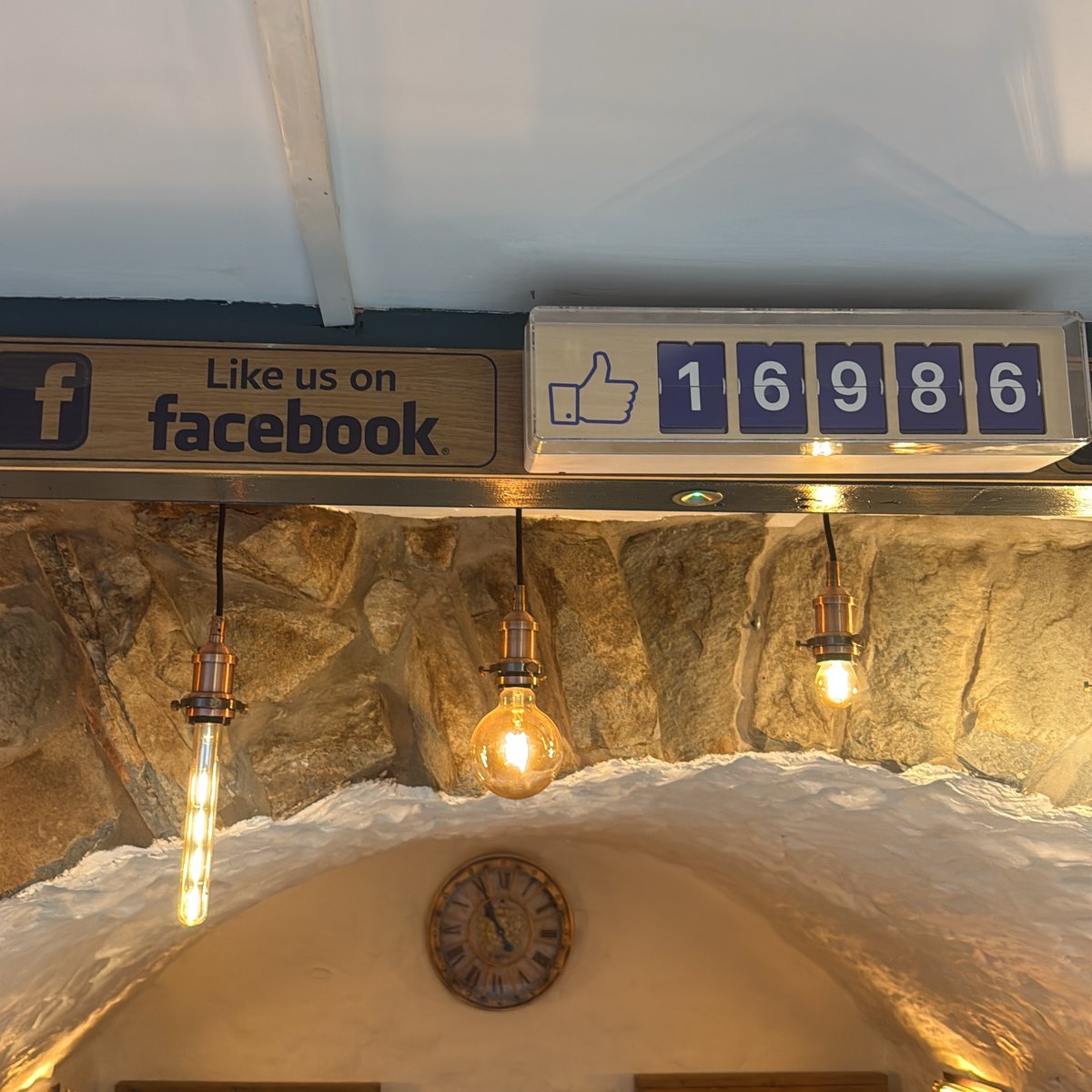 Golden Fleece Inn tweet media