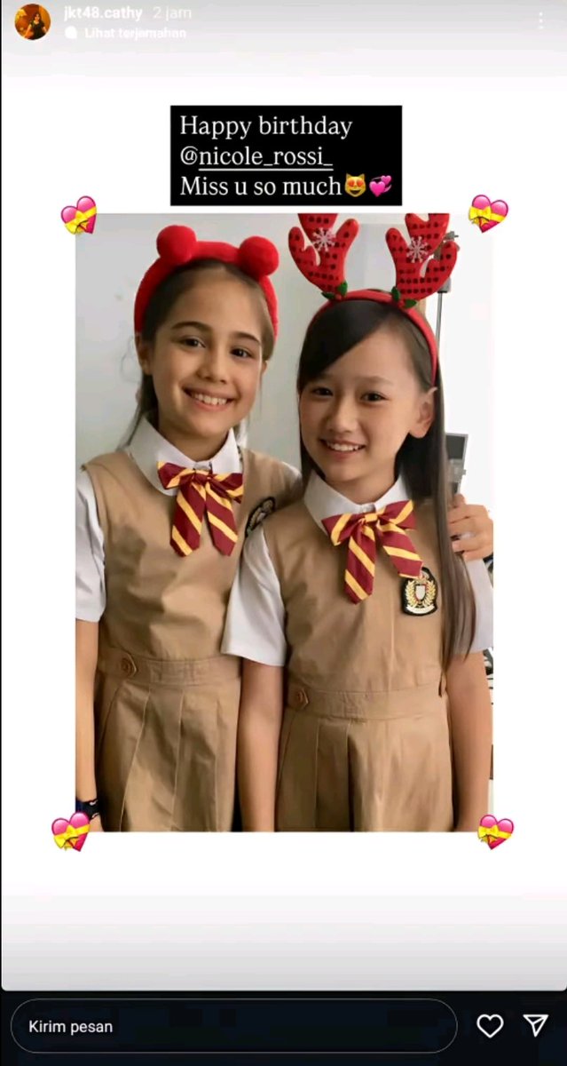 dappblu's tweet photo. Lucuu bgtt duo bocilku, Nicole and Cathy Jkt48 🥰 ucapan taun lalu dan sekarang kangen kangenan, ayoo dong kapan ketemuannya. Kerenn bgtt duo besti ini yang satu jadi idol, satunya jadi aktris 🥰❤️🤗

NICOLE BLOOMING DAY
#16thCandlesForNicole
#nicolerossi
#NicoleSweet16 https://t.co/705fDM3KHU
