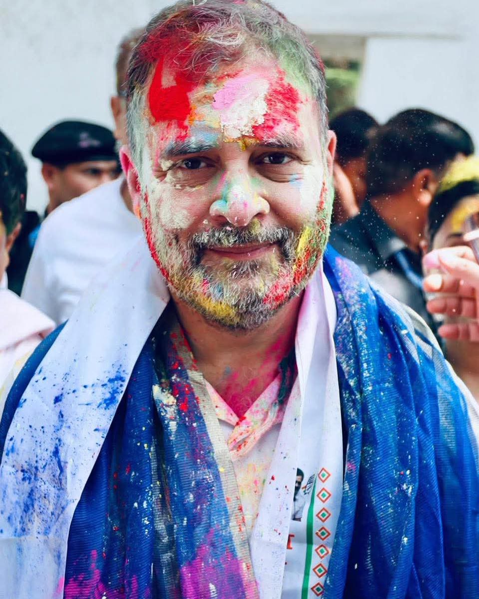 रंगों और मोहब्बत के पर्व होली की आप सभी को हार्दिक शुभकामनाएं।

होली के रंग आप सभी के जीवन को नई आशाओं, नए उमंग और अनगिनत खुशियों से भर दे।
<a href="/RahulGandhi/">Rahul Gandhi</a>