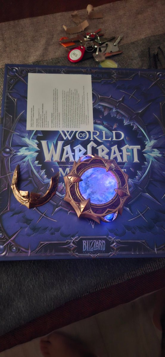 Ayer me llegó la edición coleccionista del wow, un poco decepcionante que lo único que venía a parte del libro de arte sea un Led