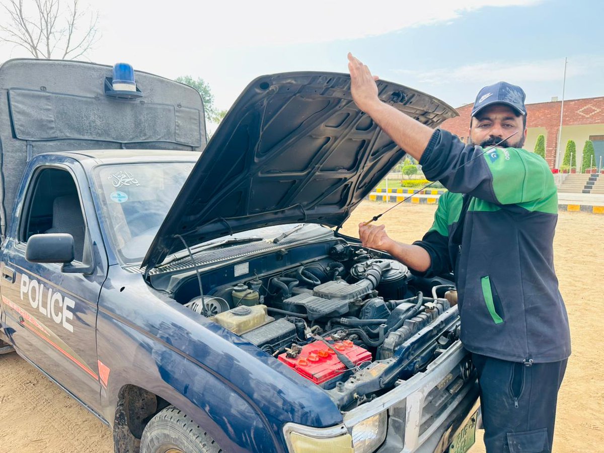 PoliceTraining6's tweet photo. بیسک ریکروٹ کورس کی ڈرائیونگ اسکلز کلاس Police Training School Rawalpindi میں منعقد کی گئی۔ اس کلاس کا مقصد زیرِ تربیت ریکروٹس کو سرکاری گاڑیوں کی محفوظ اور پیشہ ورانہ ڈرائیونگ کی عملی تربیت فراہم کرنا تھا۔

#policetrainingdirectorate  #policetraining #drivingclasses https://t.co/q4BQbH8WuD