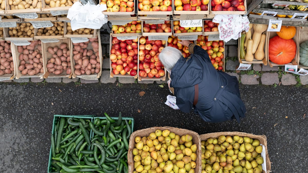 welt's tweet photo. „Politik hat Deutsche deutlich ärmer gemacht“ – Deutsche verlieren seit 2020 erheblich an Kaufkraft https://t.co/37W5CT7Djl https://t.co/mPCxOPHOiG