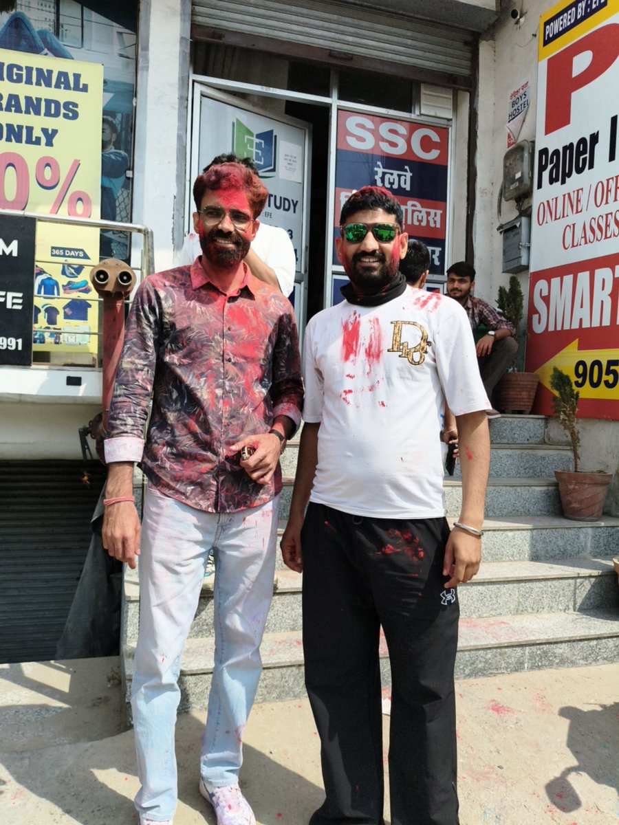 MkChandija's tweet photo. Jaipur ke Aaradhya Govind Dev Ji Ki phoolon wali happy dhulandi gurujano ke saath
#happyholi2026 https://t.co/Ns6Of5T07P