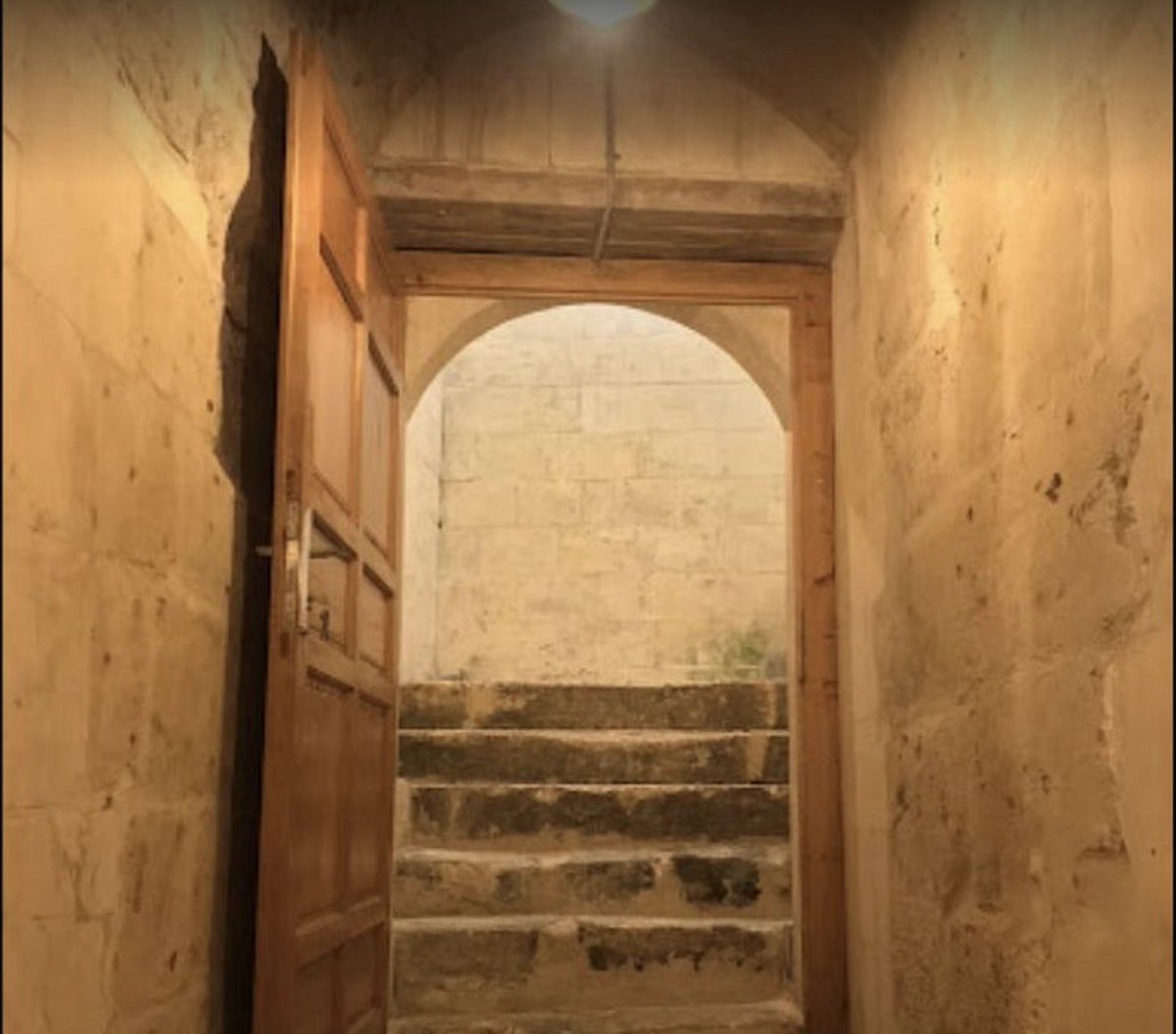 mavigokyuzu9's tweet photo. “Gürültü biraz azalsın diye aynı bankta hiç tanimadigin biri ile oturmak ve susmak lazım bazen...”📚#Gaziantep #hamam #uçbanayetişdoktor✈️⭐️🌍 #kitap #söyleşi https://t.co/C22rZVym9H