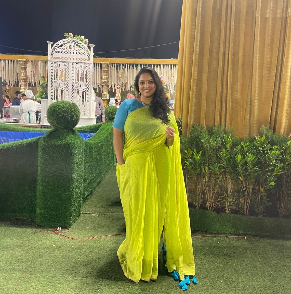 pocketsareewali's tweet photo. First in my bloodline to wear a saree with a pocket. https://t.co/Lb991zaATw