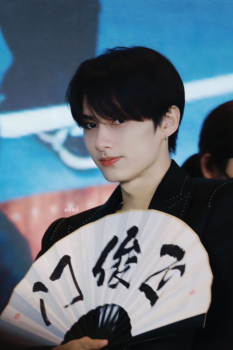 문준휘 얼굴 tweet media