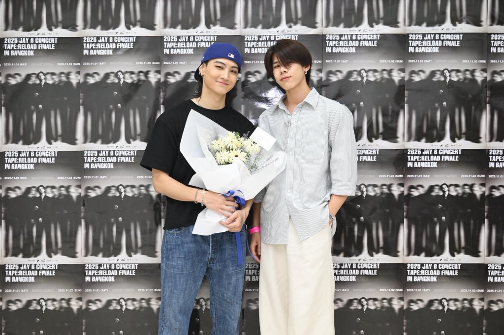 นี่โครตจะภูมิใจแทนตุ้ย ได้เจอศิลปินที่ชอบ ไปคอนมาร์คต้วนGot7💚ความเป็นอากาเซ่อะ 🥺 เจอแบมแบมพี่เจบี คอมพลีทละอะ อยากให้ตุ้ยได้เจอครบเลย  นี่เข้าใจการเป็นติ่งใครสักคนที่เราชอบเลย ตุ้ยมีความสุขมากแน่ๆเลยใช่มั้ย อากาเซ่ตุ้ย🫶🏻

#TuiChayatorn #LYKN