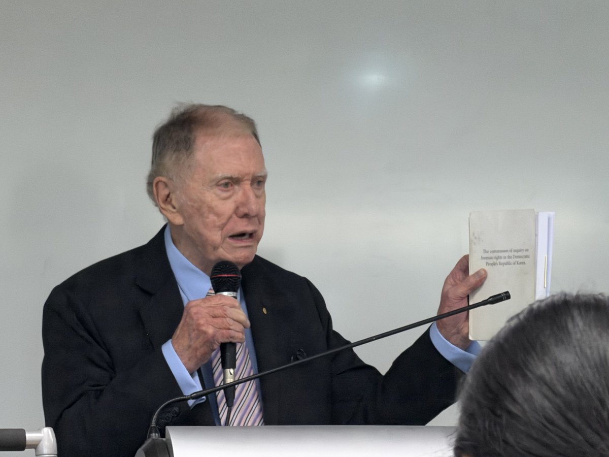 UNrightsSeoul's tweet photo. Today, at a program organised by UN Human Rights together with #Sogang University, Justice Michael Kirby, former Chair of the UN Commission of Inquiry on #DPRK, spoke about his lifelong journey in international human rights. https://t.co/MGqXWga9ut