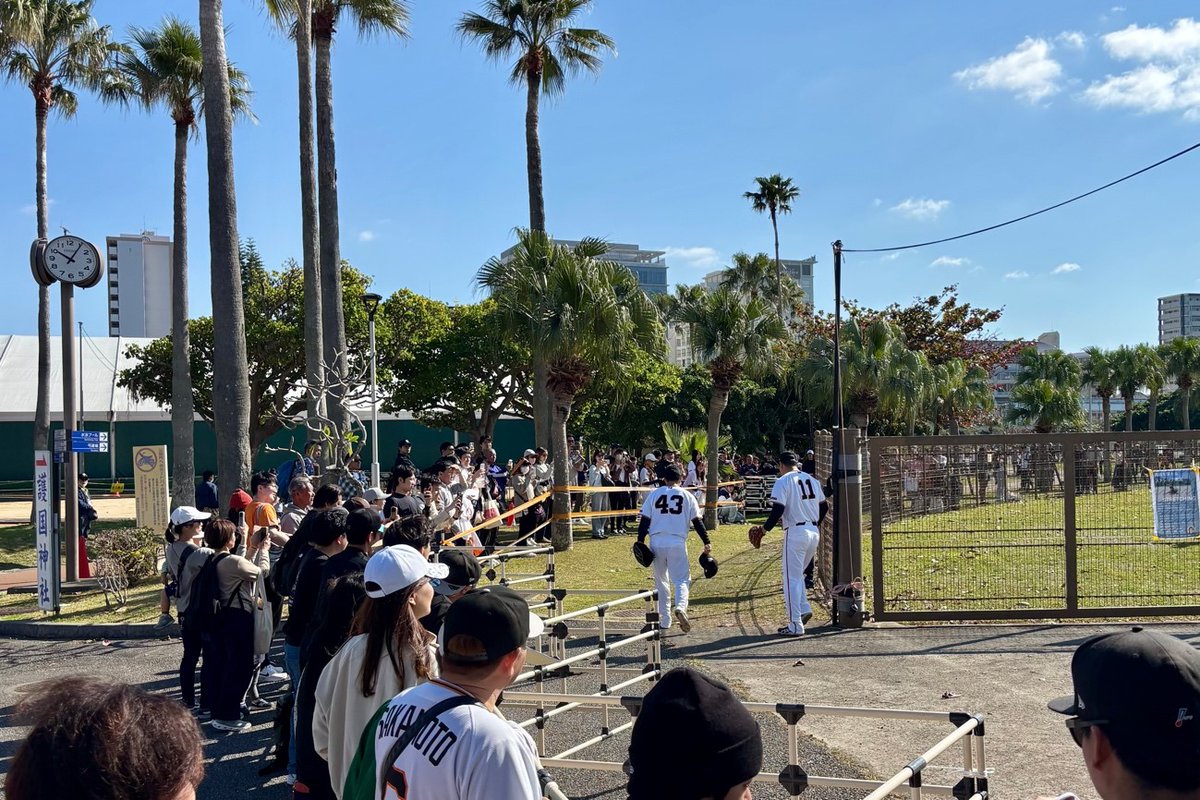 baseballgate's tweet photo. 【現地レポート】読売ジャイアンツ・那覇キャンプ！アクセス抜群の球場で阿部巨人の熱気＆開幕への盛り上がりを満喫！【PR】

⚾️阿部巨人の取り組みと那覇キャンプの魅力をまとめた現地レポート📝
https://t.co/pPOYOIgFmx

#沖縄キャンプ2026 #沖縄キャンプ https://t.co/crTDjXbkjU