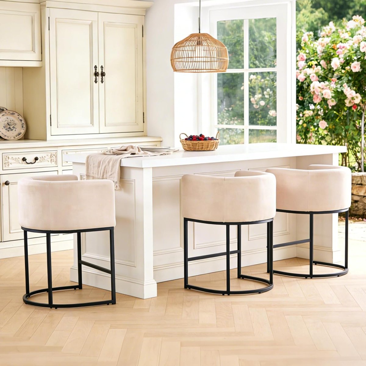 familydealvibes's tweet image. ClinQ 26" H Counter Height Bar Stools Set of 3, Modern Barrel Counter Stools with Backrest and Arms, Black Metal Frames,Linen Fabric Upholstered Accent Barstools for Kitchen Island,Linen Color for $289.99

🔗sovrn.co/159d5lk

#Deals #StoolSet