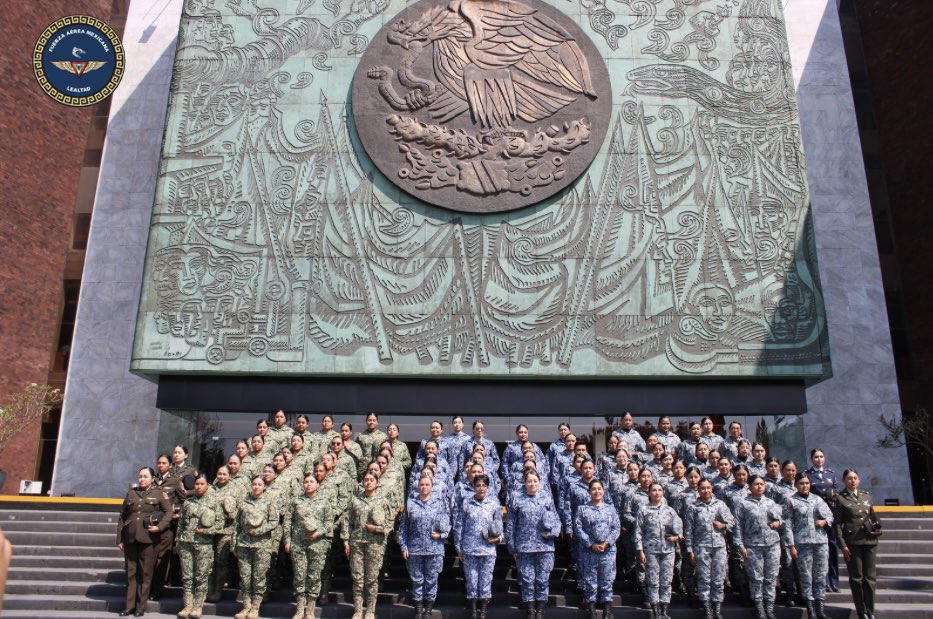 ComandanteFAM's tweet image. Mujeres militares pertenecientes al #EjércitoMexicano, #FuerzaAéreaMx y #GuardiaNacional, participaron en la Conferencia "Mujer en las Fuerzas Armadas", en la Cámara de Diputados, con una ponencia donde destacaron la importancia de la mujer militar en las Fuerzas Armadas y su