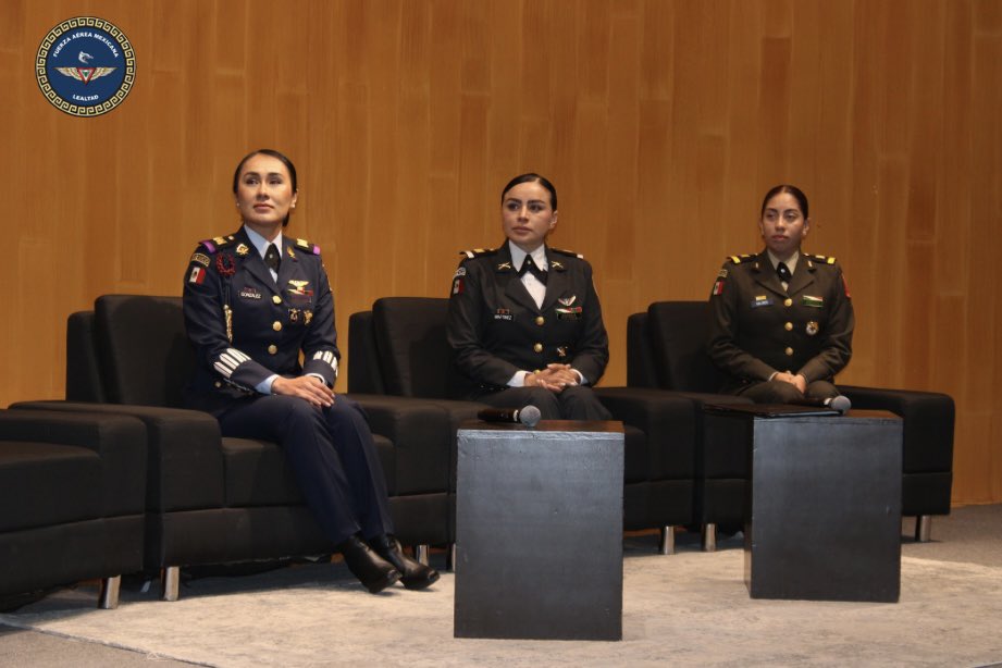 ComandanteFAM's tweet image. Mujeres militares pertenecientes al #EjércitoMexicano, #FuerzaAéreaMx y #GuardiaNacional, participaron en la Conferencia "Mujer en las Fuerzas Armadas", en la Cámara de Diputados, con una ponencia donde destacaron la importancia de la mujer militar en las Fuerzas Armadas y su