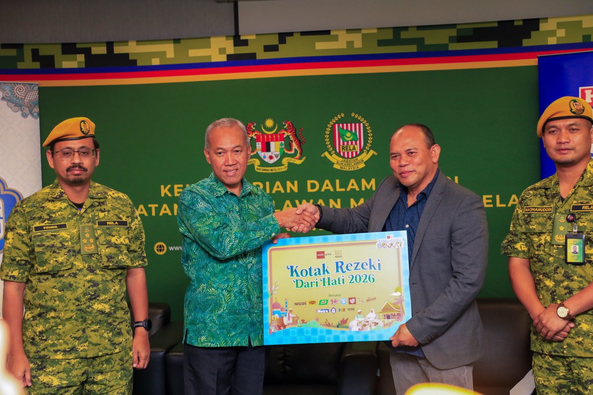 relamalaysia's tweet photo. 𝑃𝑅𝑂𝐺𝑅𝐴𝑀 𝑆𝑈𝑀𝐵𝐴𝑁𝐺𝐴𝑁 𝐾𝑂𝑇𝐴𝐾 𝑅𝐸𝑍𝐸𝐾𝐼 𝑇𝐼𝑇𝐼𝑃𝐴𝑁 𝐾𝐴𝑆𝐼𝐻 𝐻𝐴𝑅𝐼𝐴𝑁 𝑀𝐸𝑇𝑅𝑂/𝑁𝐸𝑆𝑇𝐿𝐸 𝐾𝐸𝑃𝐴𝐷𝐴 𝐴𝑁𝐺𝐺𝑂𝑇𝐴 𝑅𝐸𝐿𝐴

4 Mac 2026 - Seramai lapan anggota RELA sekitar Kuala Lumpur menerima secara simbolik sumbangan kotak Rezeki https://t.co/cYldIqh5Mq