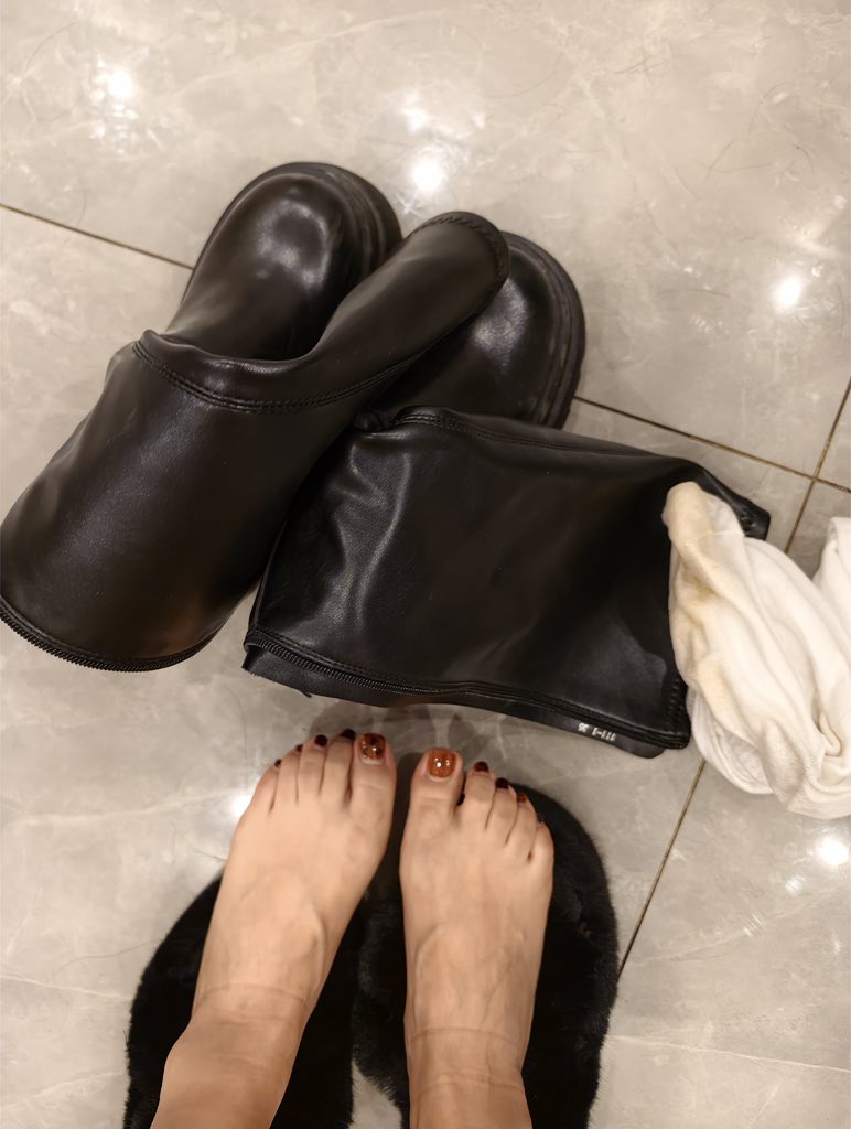 三万多步的 过膝大腿棉袜臭靴子加持 会不会把你爽死。