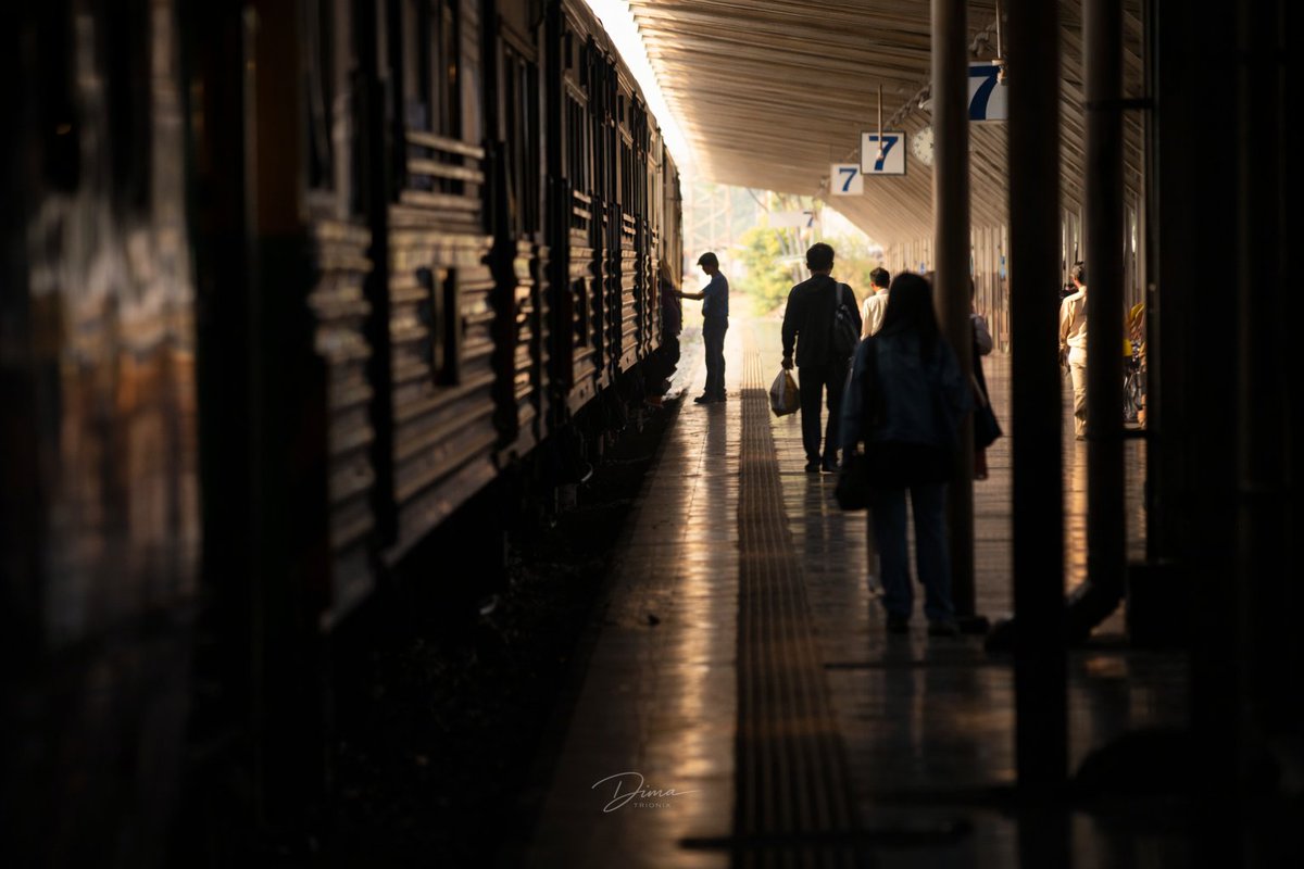 dima_trionix's tweet photo. Hua Lamphong station is still a great place for photography. If you are in #Bangkok you should definitely visit it. 
#Thailand https://t.co/xo01Vvlzf3