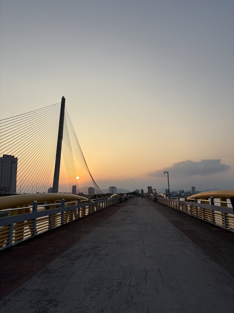 ap_walk's tweet photo. 🤍 Danang 🇻🇳✨

#danang #Vietnam #view https://t.co/QM4oeMV0PI